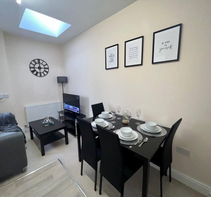 2 Bedroom Apartment With Balcony Oxford Exterior foto